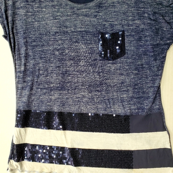 Passport Sequence Top - Picture 2 of 7